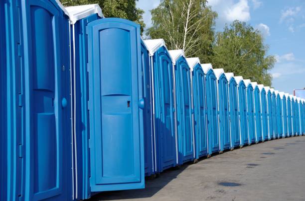 Porta potty delivery and setup in Rexland Acres, CA